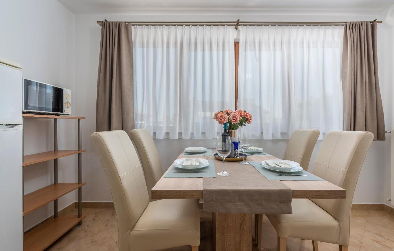 Apartments Villa Ana 波雷奇 外观 照片