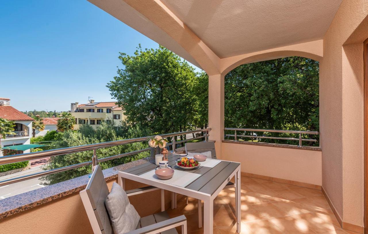 Apartments Villa Ana 波雷奇 外观 照片