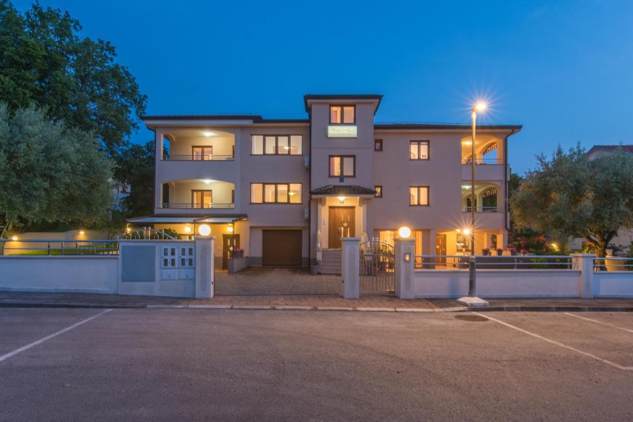 Apartments Villa Ana 波雷奇 外观 照片