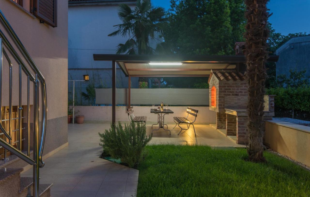 Apartments Villa Ana 波雷奇 外观 照片