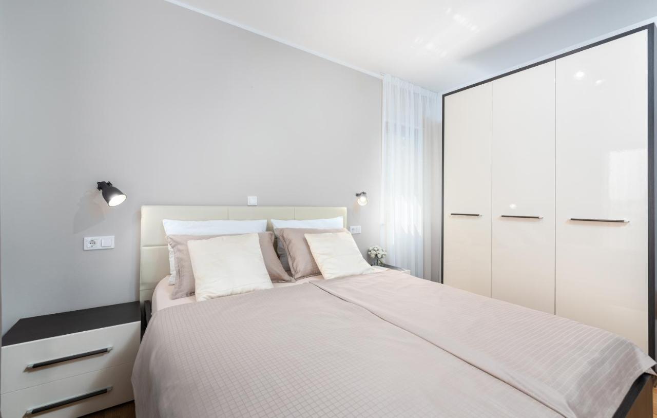 Apartments Villa Ana 波雷奇 外观 照片