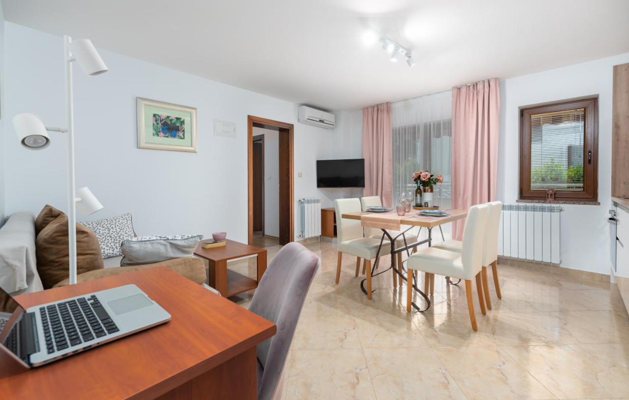 Apartments Villa Ana 波雷奇 外观 照片