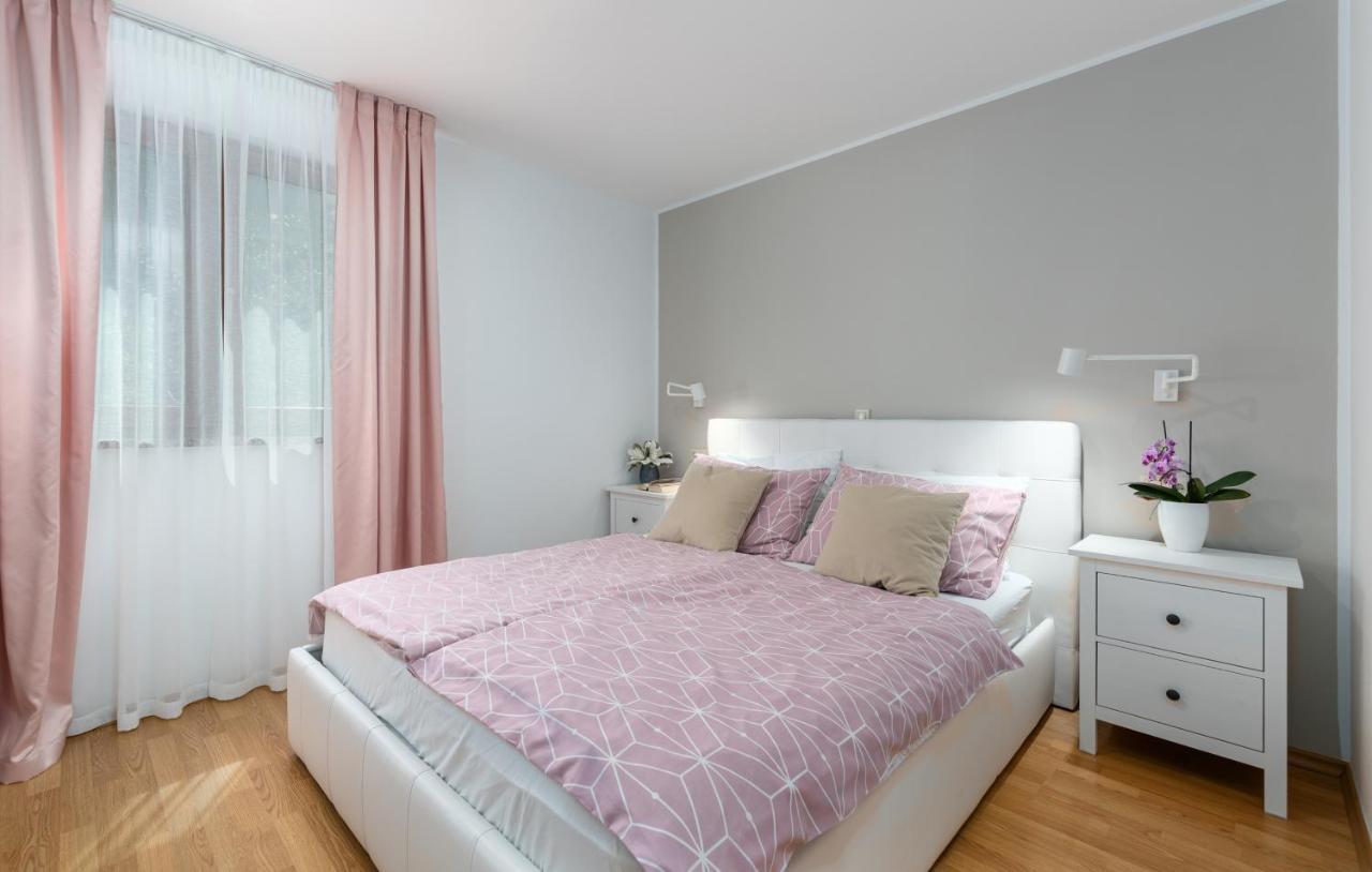 Apartments Villa Ana 波雷奇 外观 照片