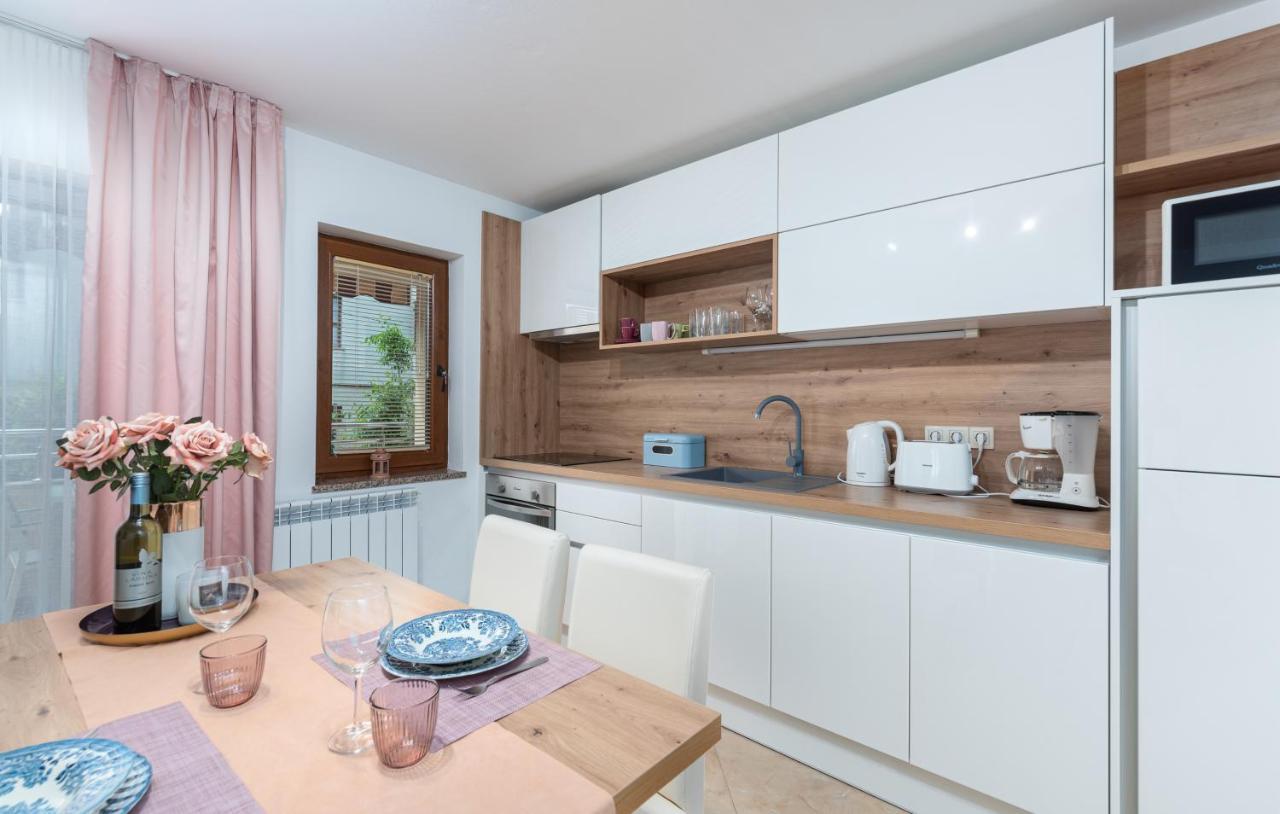 Apartments Villa Ana 波雷奇 外观 照片