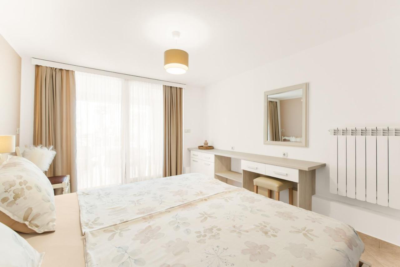 Apartments Villa Ana 波雷奇 外观 照片