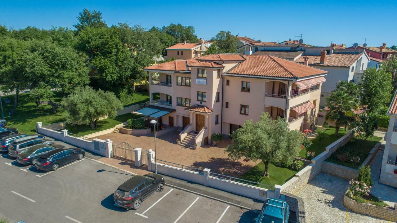 Apartments Villa Ana 波雷奇 外观 照片