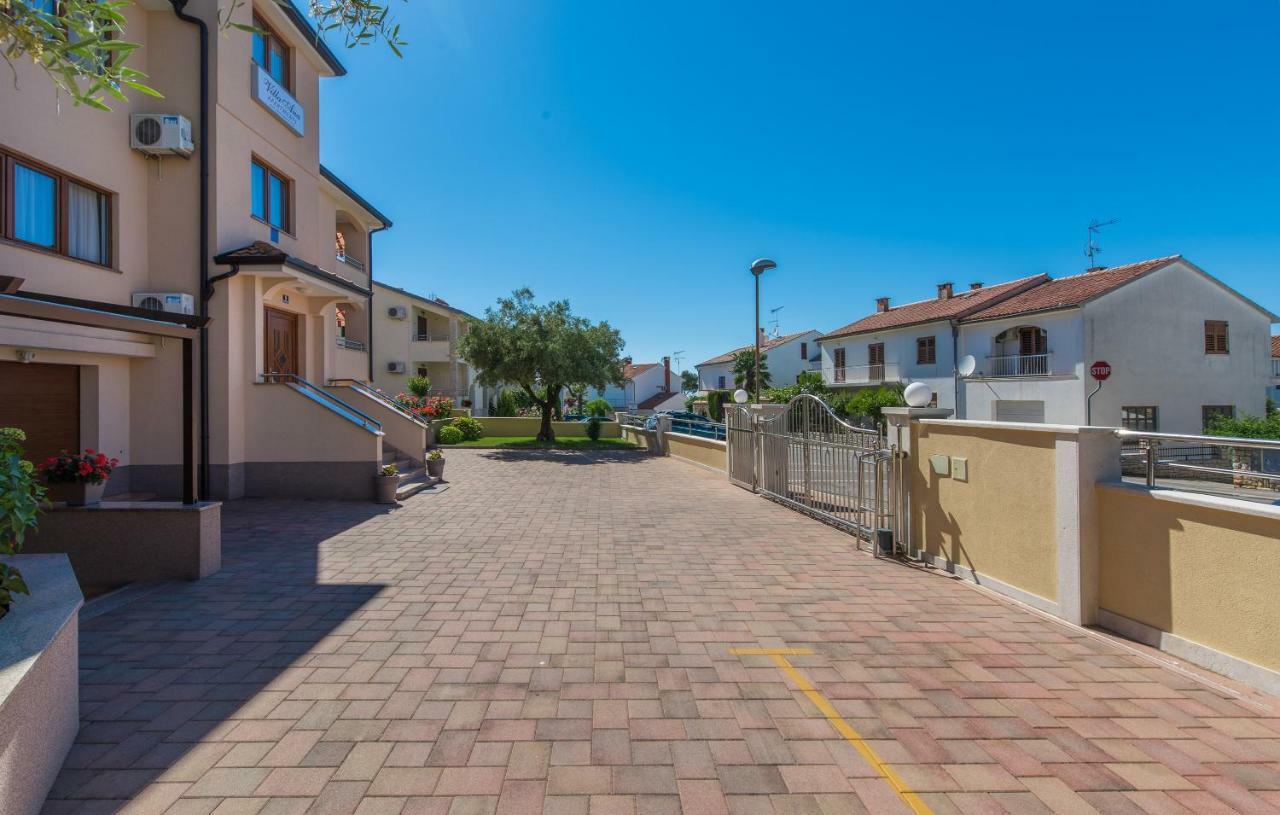 Apartments Villa Ana 波雷奇 外观 照片